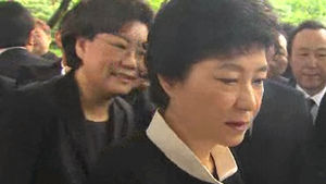박근혜, 전직 대통령 묘역 참배&hellip;국민 통합 강조