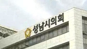 [수도권] "성남시의원들 의정비 반납하라" 여론 확산