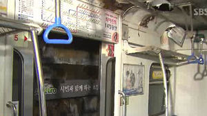 달리던 전동차서 화재&hellip;승객 40여 명 긴급후송