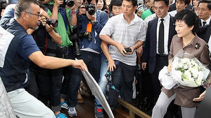민주노총 "박근혜 전태일재단 방문은 철면피 행보"
