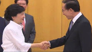 이명박&middot;박근혜 회동&hellip;"국민안전 특단 대책" 공감