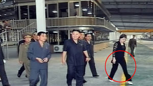 北 리설주, 바지 입고 김정은과 동행&hellip;속내는