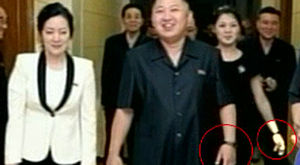리설주 '바지에 커플 시계'&hellip;금기 깬 행보 눈길