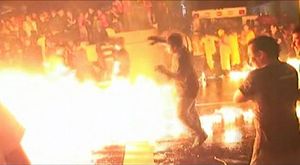 [영상] 험악한 분장한 청년들, 불덩이를 '휙휙'&hellip;왜?