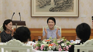 김윤옥 여사, 독거노인 가구에 반찬배달 봉사