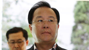 '불법자금 연루' 용인시장, 2차 소환조사 받고 귀가