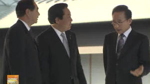 이 대통령에게 다가온 노다 총리, 건넨 말이&hellip;