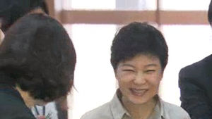 박근혜 '인혁당 발언' 논란&hellip;"사법부 무시"