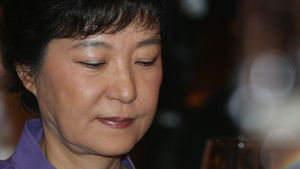 박근혜 '측근 비리' 악재&hellip;대권가도 산 넘어 산