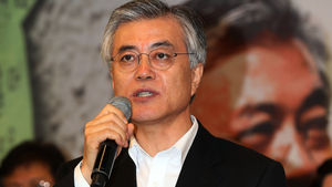 문재인 측 "박근혜, 광주서 트럭 연설은 선거법 위반"