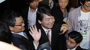 안철수 "18대 대선 출마&hellip;시대 숙제 감당"