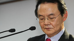 검찰, 홍사덕 전 특보 조사&hellip;돈 전달 정황 추궁