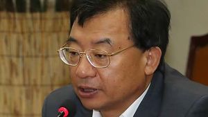 이정현 "대선 후보 못 내는 민주 자진 해체해야"