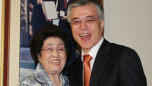 이희호, 문재인에 "민주당 중심으로 꼭 당선돼야"