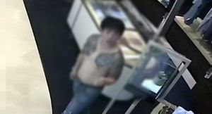 문신 새긴 조폭, 명품매장서 패기부리다 쇠고랑