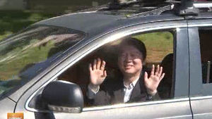 무인車 탄 안철수, '과학자 도전 지원' 강조