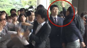 [영상] 계란 세례 받은 이석기 의원 표정이&hellip;