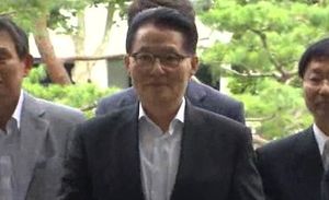 '금품 수수 혐의' 박지원 의원 불구속 기소
