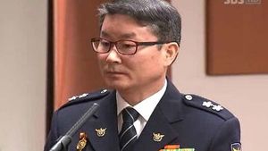 '안철수 뒷조사' 음성 공개&hellip;경찰 간부 "말 실수"