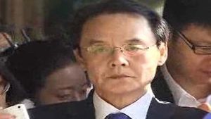홍사덕 검찰 출석&hellip;"성실히 조사받겠다"