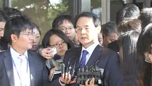 홍사덕 검찰 출석&hellip;"조사에 성실히 임하겠다"