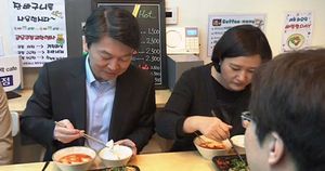 [영상] 안철수 '도시락 번개', 직장인 고민 얘기에&hellip;