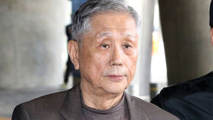 [속보] 대통령 큰형 이상은 회장, 특검 출석