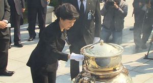 [영상] 박정희 전 대통령 추도식&hellip;'있다 vs 없다'