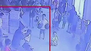 아이를 바닥에 내동댕이&hellip;엽기적 아동학대