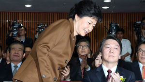 박근혜 "경제민주화&middot;성장잠재력 투트랙으로 가야"