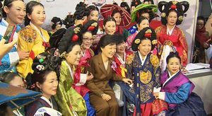 [영상] 박근혜, '야권 단일화 회동' 소식에 "할 말 없어"