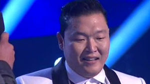 싸이 '2012MAMA' 4관왕&hellip;"한국가수에 영광 돌려"