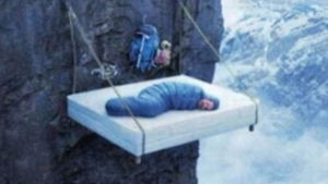 사진만 봐도 '철렁'&hellip;암벽 등반가들의 '수면법'