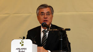 文, 충북&middot;경기 유세&hellip;"靑 집무실 광화문 청사로 이전"