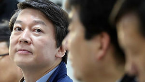 안철수, 단일화 파행 속 택시기사 만나며 현장행보