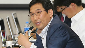 '금품제공 혐의' 신장용 의원에 징역 1년 6월 구형