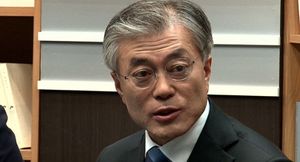 [영상] 문재인, "안철수 후보, 과장된 보고 받는 것 아닌가"