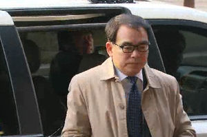 "비리 검사, 조희팔 측근 도피 전까지 돈 받아"