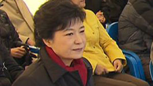 박근혜 "노사 대표와 정기적 노동현안 논의"