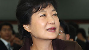 박근혜 민생 행보 주력&hellip; 야권 후보 단일화 비난