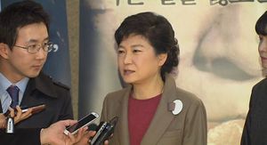 [영상] 극장 간 박근혜, 뜻밖의 대선 후보들과 조우