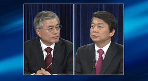 [영상] 문재인-안철수 토론회서 조용한 설전