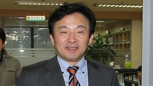 원희룡, 영국 유학중 귀국&hellip;"평당원으로 박근혜 돕겠다"