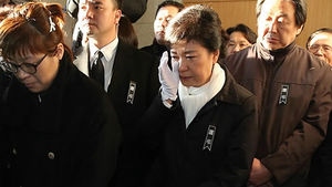 박근혜, 故 이춘상 보좌관 영결식 참석해 '눈물'
