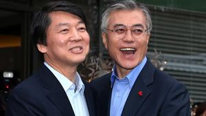 문재인-안철수, 트위터서 메시지 발신 '경쟁'