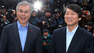 문재인, 안철수 출마에 "환영&hellip;잘한 결정"