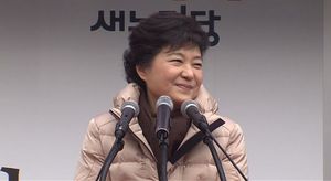 박근혜 "중산층 70% 재건"&hellip;20대 분야 정책공약집 발표