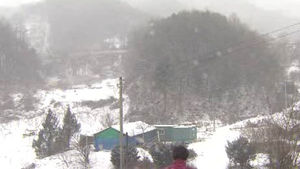 전국이 '꽁꽁' 한파 절정&hellip;서해안 최고 15cm 폭설