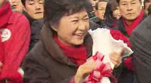 박근혜 "여성 대통령 시대 열어달라" 지지 호소