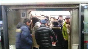 지하철 4호선 1시간 넘게 운행 중단&hellip;출근길 대란